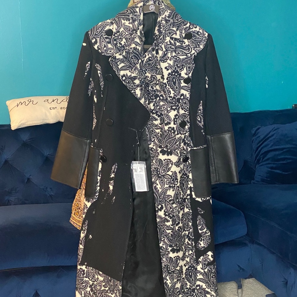 Brand New Alexander McQueen ivory/black Coat